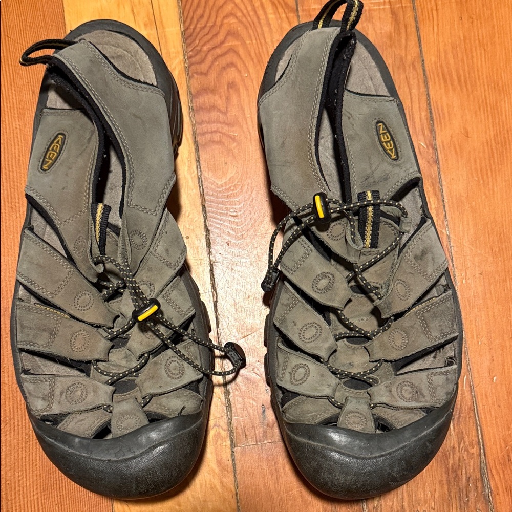 KEEN mountain slippers